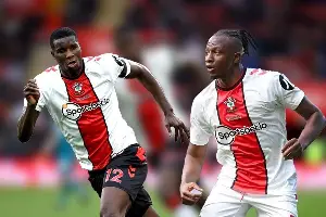 Royaume-Uni : Onuachu et Aribo jouent alors que Southampton est relégué de la Premier League