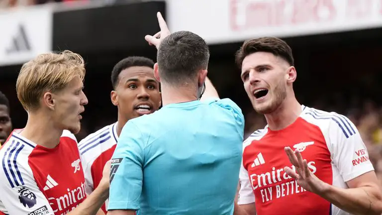 Royaume-Uni : Rio Ferdinand regrette que Manchester United n’ait pas signé Declan Rice