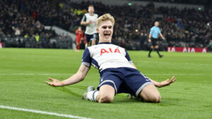 Royaume-Uni : Tottenham prolonge le contrat de Lucas Bergvall jusqu’en 2031