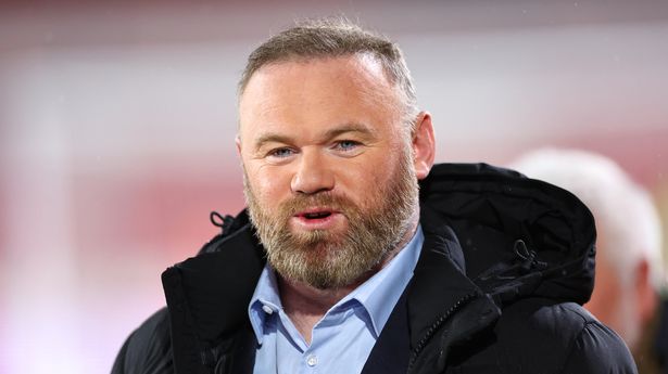 Wayne Rooney salue les supporters d’Arsenal après une victoire impressionnante contre le Real Madrid