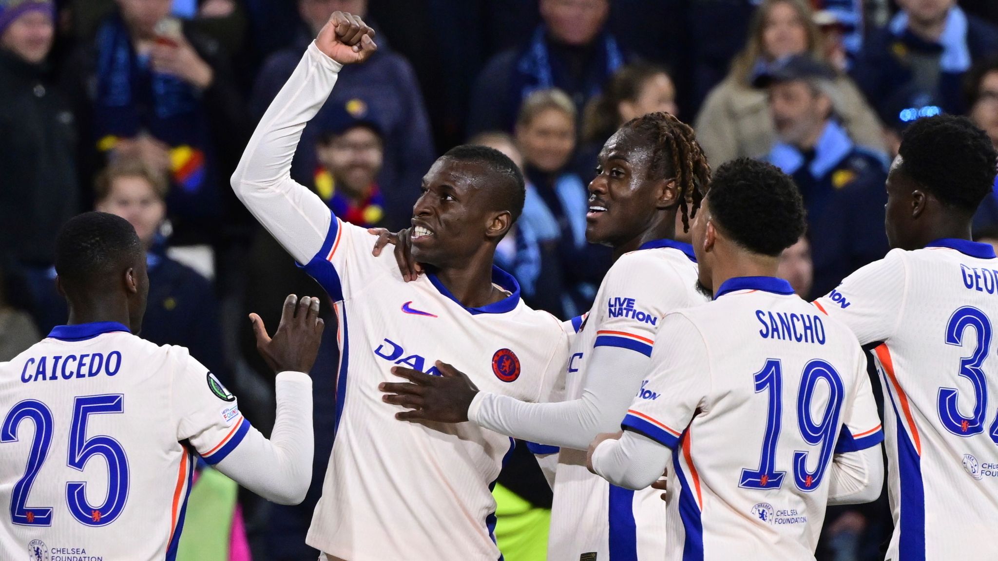 Angleterre : Chelsea prend une option sur la finale de la Conférence League après une large victoire