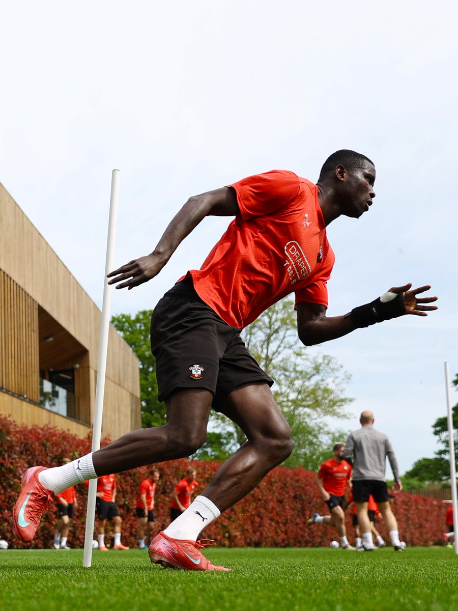 Angleterre : Paul Onuachu prêt à affronter Leicester City selon le coach de Southampton