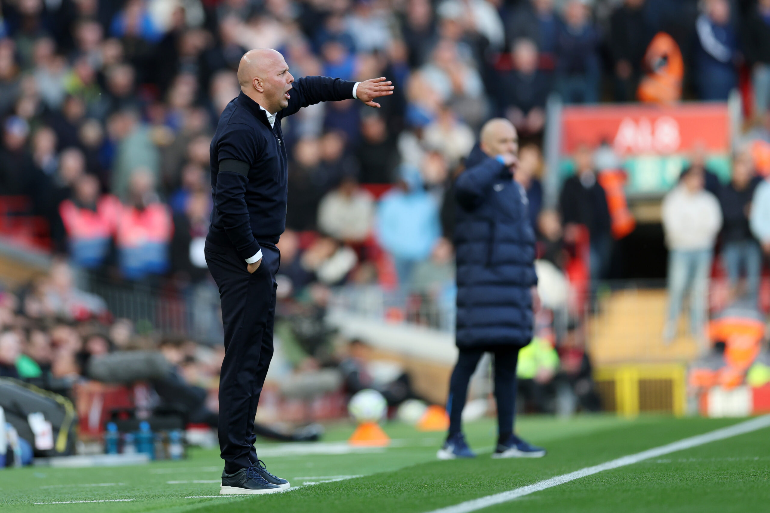 Arne Slot étonné par l’écart entre Liverpool et Chelsea en Premier League