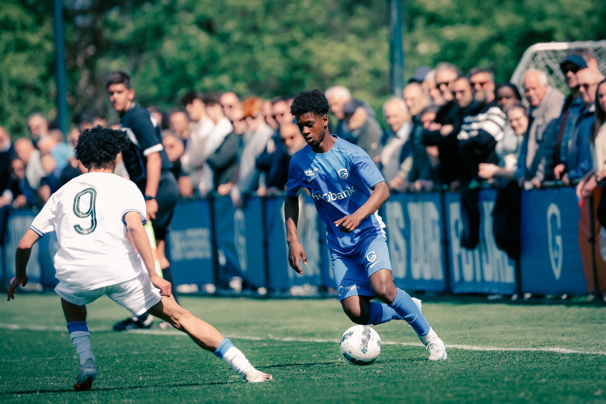 Belgique : Alpha Amadou Barry, 17 ans, s’illustre à Genk et vise le Syli