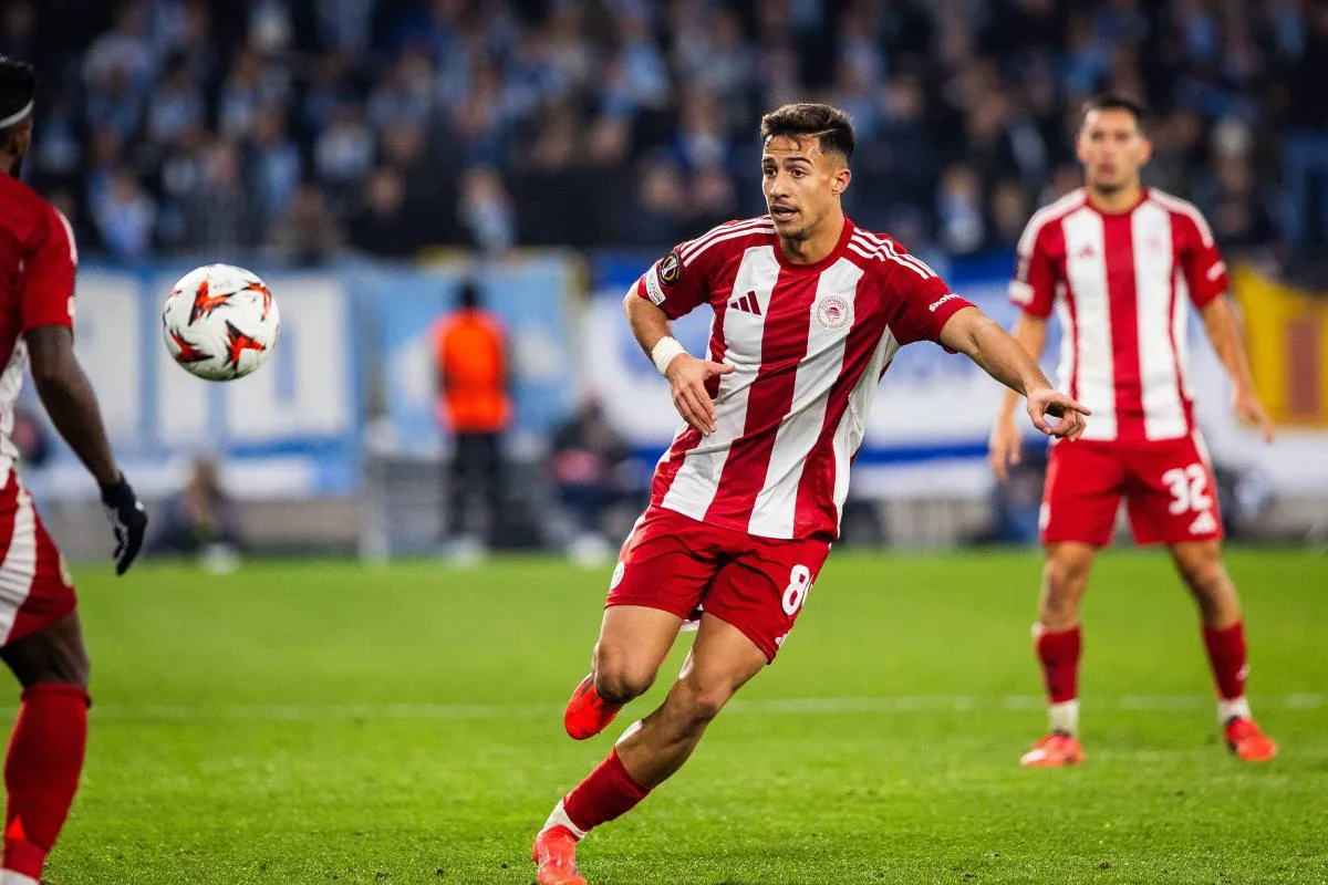 Brighton vise le jeune talent grec Charalampos Kostoulas pour son mercato