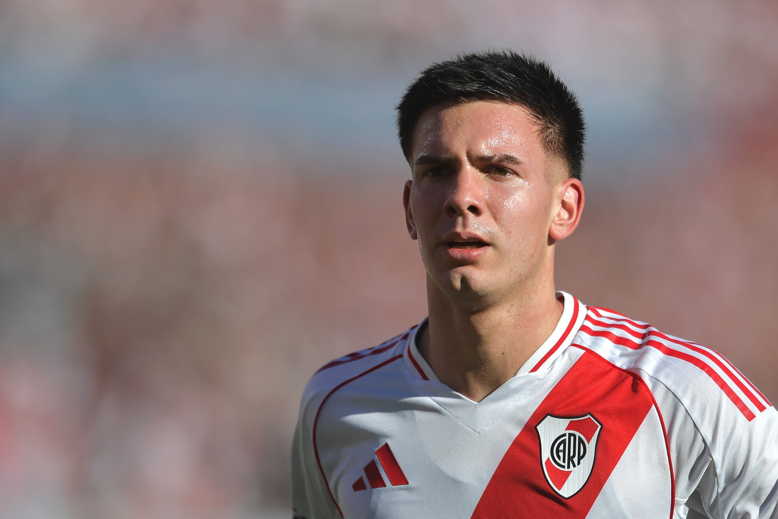Chelsea et Manchester United ciblent un jeune talent de River Plate