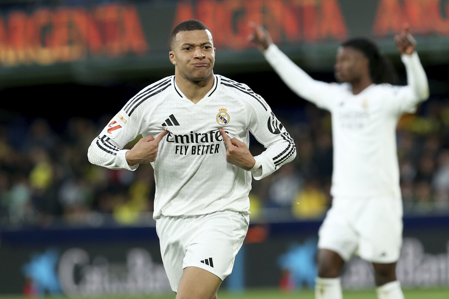 Football : Platini qualifie Mbappé de buteur complet
