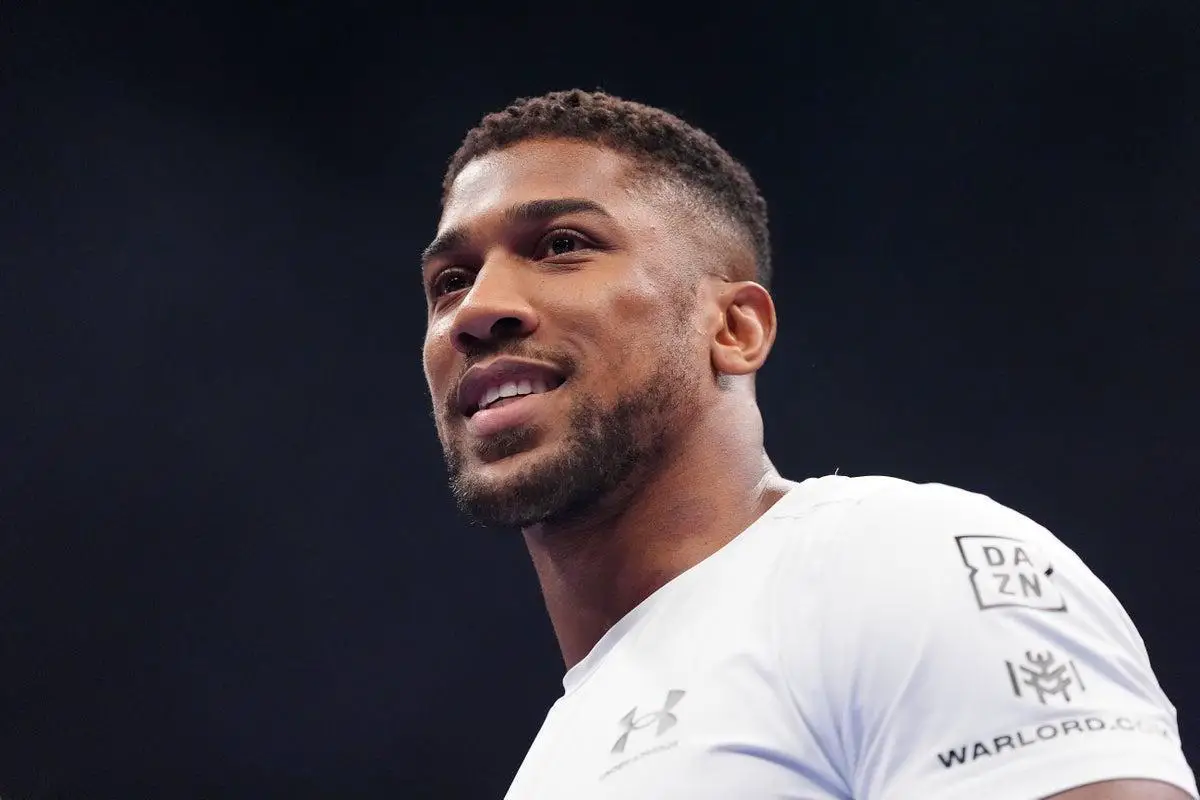 Le boxeur Anthony Joshua envisage un investissement dans le club de Watford