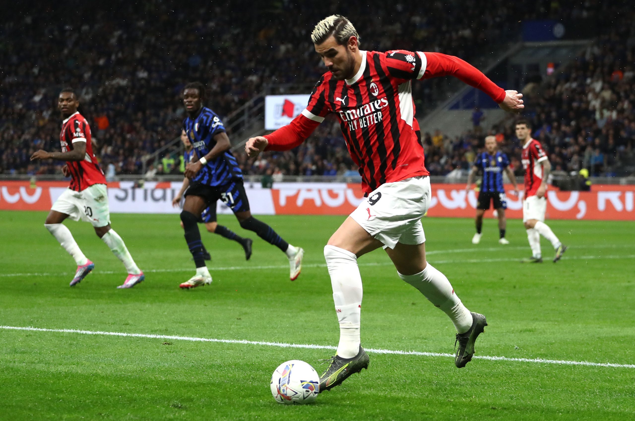 Les clubs anglais s’arrachent Théo Hernandez : Chelsea et Manchester United en tête