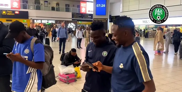 Nigéria : Les Super Eagles locaux arrivent à Londres pour la Unity Cup 2025
