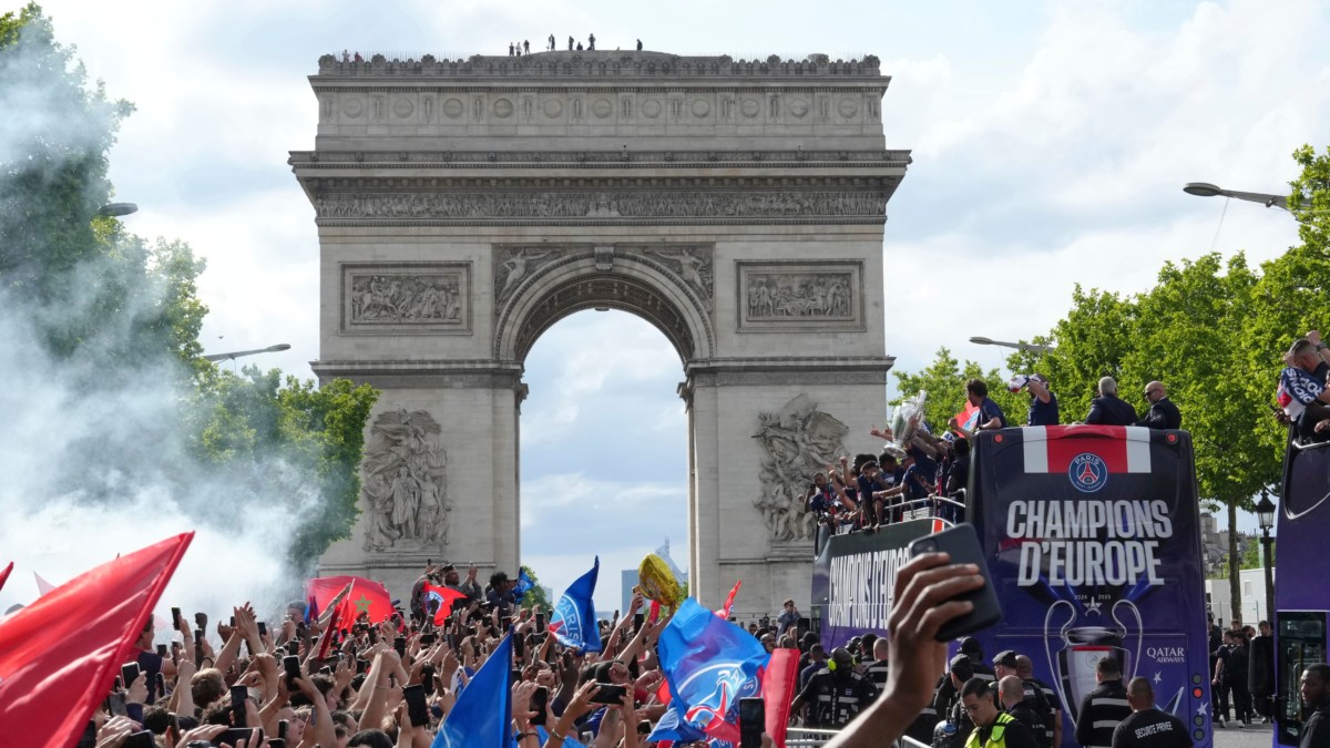 Célébrations du PSG : un trophée historique et des incidents