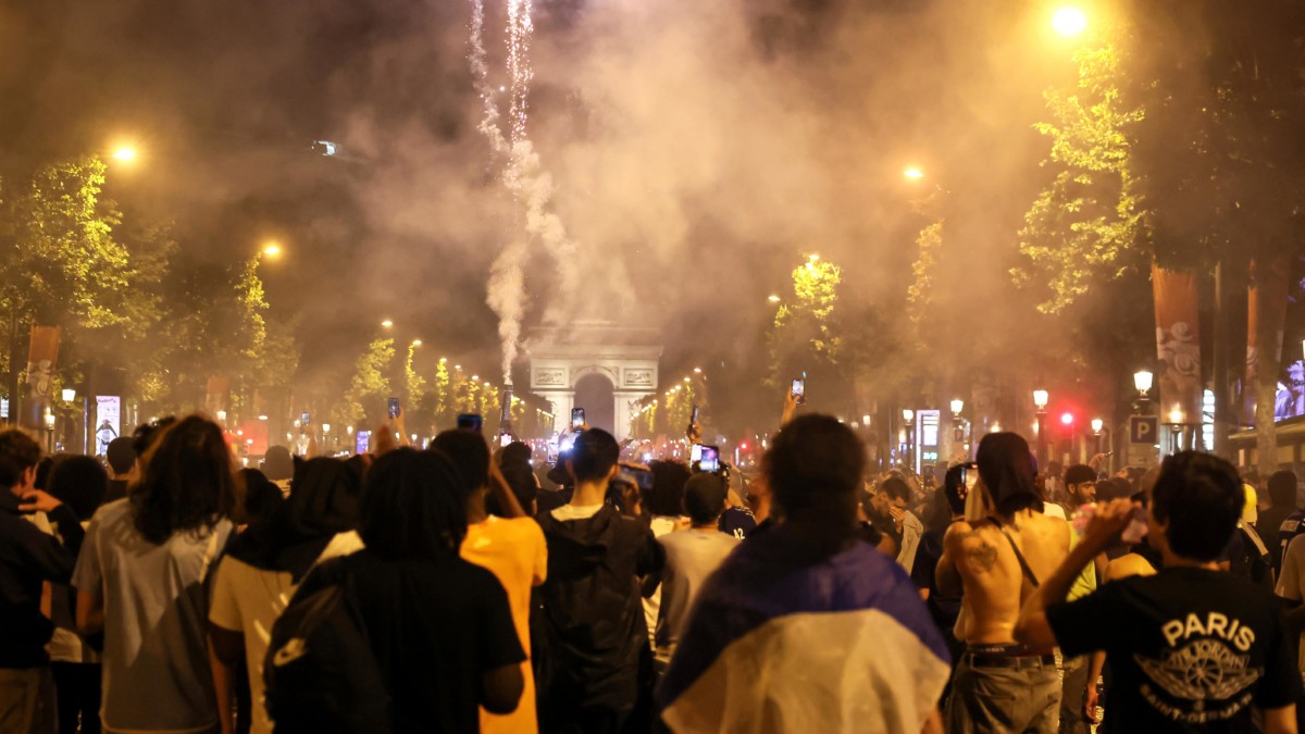 France : le défilé du PSG maintenu malgré des heurts à Paris