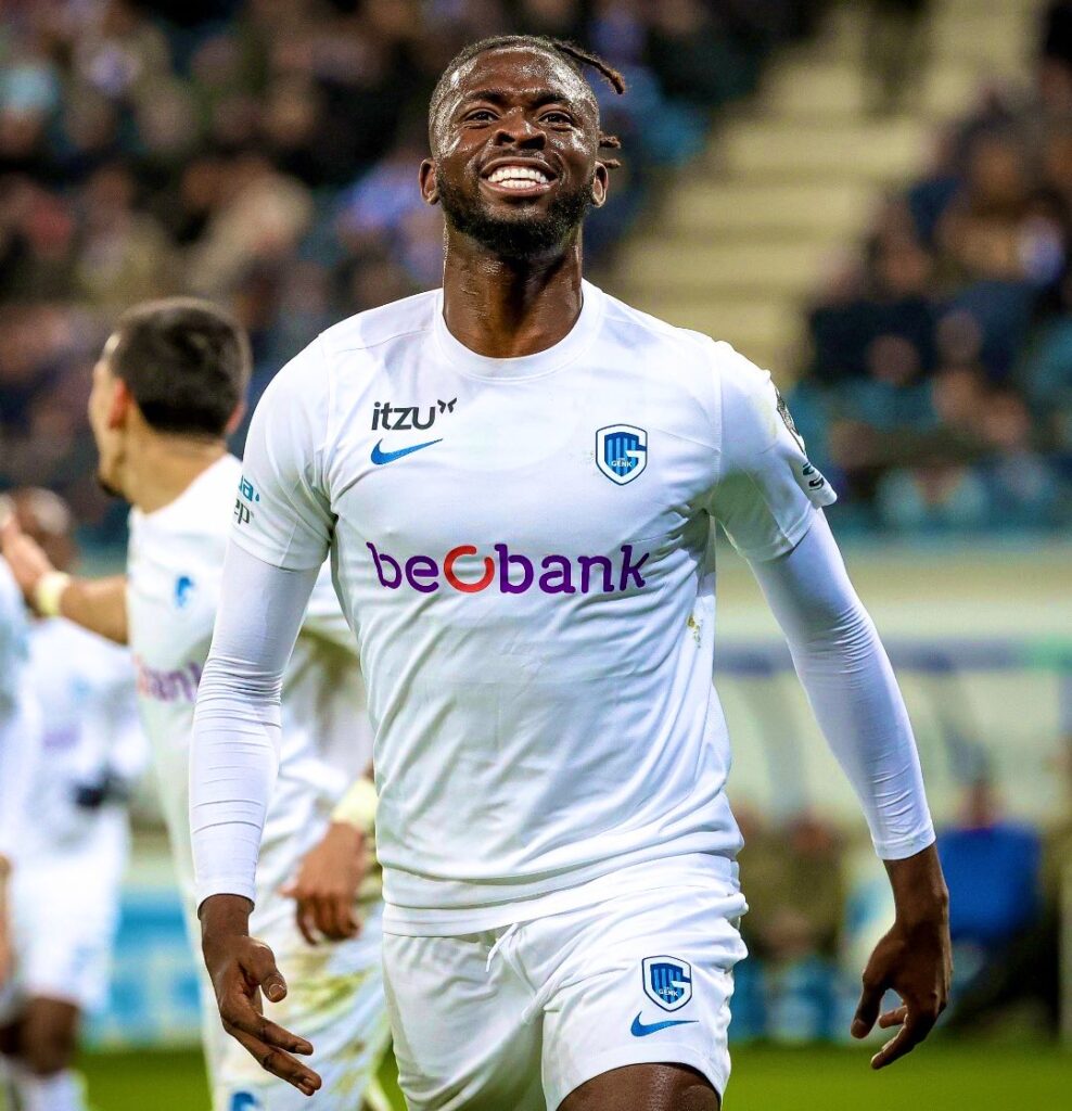 Le Portugal : Benfica s’intéresse au buteur Tolu Arokodare de Genk