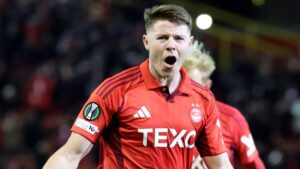 Au cœur d’un festival offensif à huit buts, l’entrée en jeu d’un international congolais prend une tournure volcanique