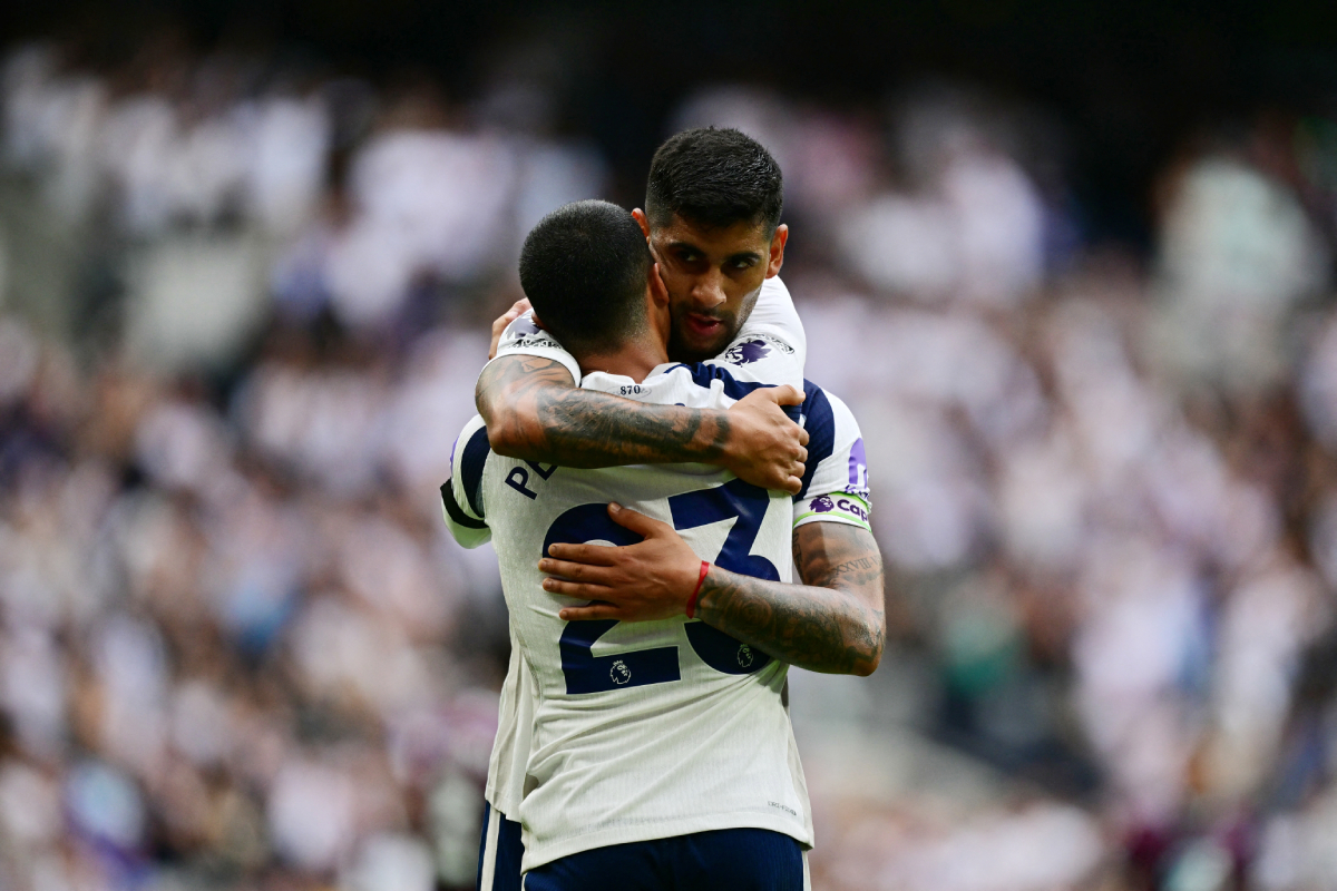Confronté à l&rsquo;agacement des supporters, le staff des Spurs livre les raisons exactes des remplacements de ses deux défenseurs