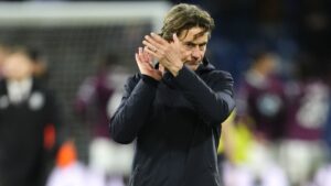 Pour sa première en Premier League, un arbitre subit la pression de Pep Guardiola qui réclame l’intervention de ses supérieurs