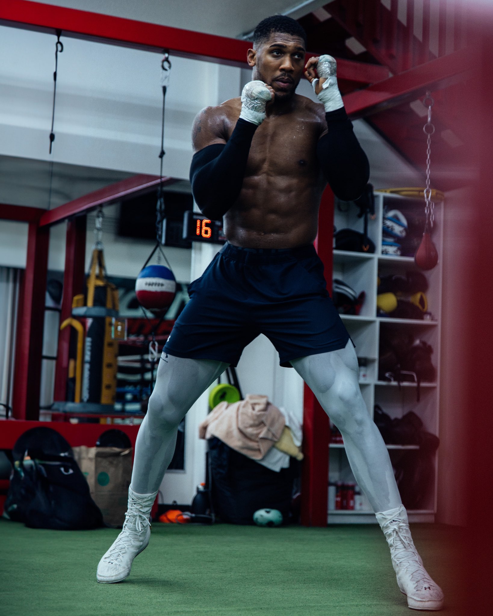 Si Anthony Joshua a remis les gants après le drame de Lagos, son promoteur insiste sur la motivation réelle qui le pousse vers la salle