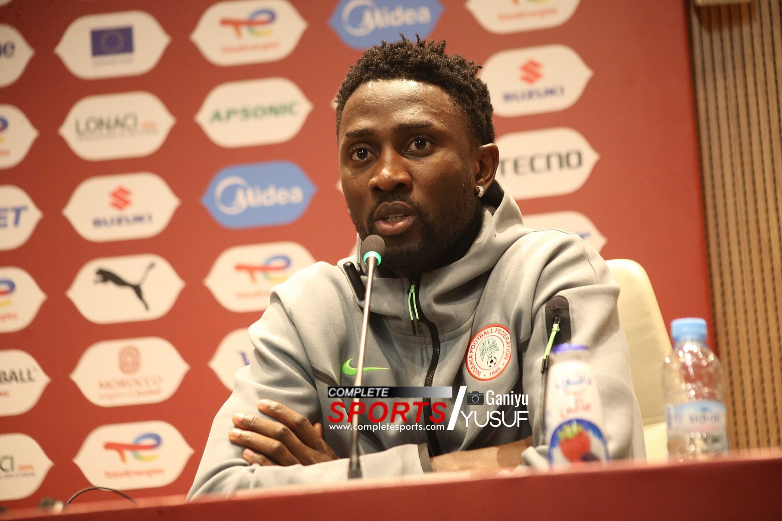 Intégré pour la première fois au groupe des Super Eagles, le défenseur du Slavia Prague lève le voile sur la méthode de commandement atypique de Wilfred Ndidi