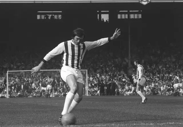 Soccer – League Division One – Arsenal v West Bromwich Albion – Highbury