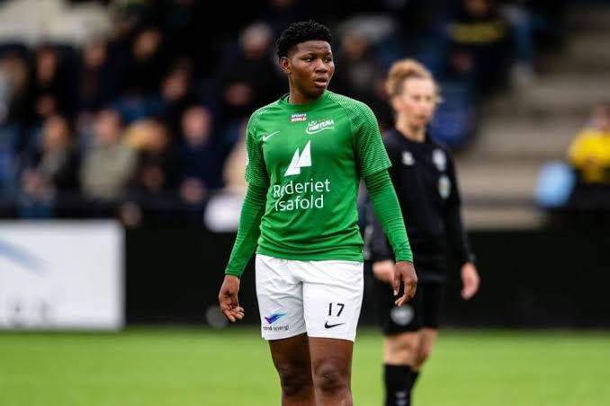 Auteur de 52 buts en trois saisons, une attaquante des Super Falcons valide son transfert vers l’Angleterre
