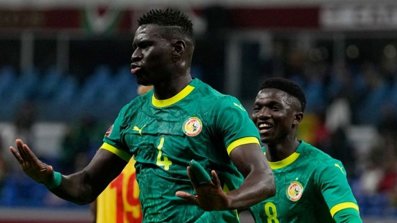 Jugé « difficile à remplacer » par sa direction, le champion d&rsquo;Afrique 2025 voit son avenir se préciser en Israël