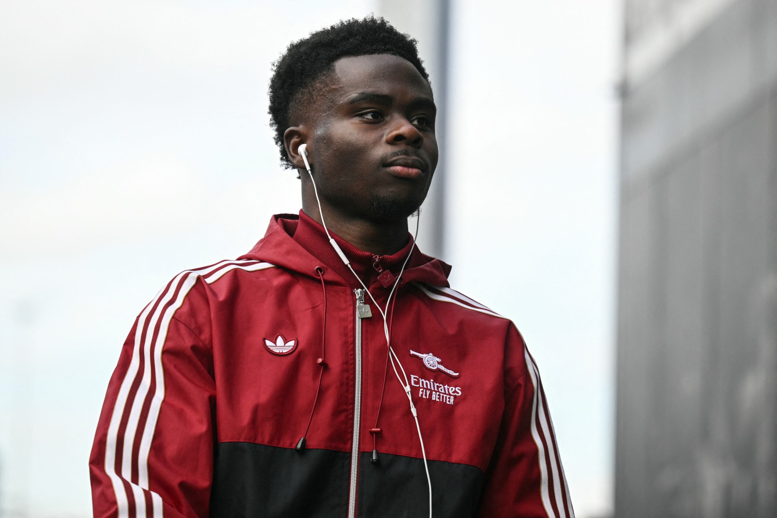 L&rsquo;encadrement technique d&rsquo;Arsenal réagit à une gêne de dernière minute pour retirer Bukayo Saka du onze titulaire