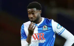 Déjà freiné durant la CAN, le latéral nigérian de Blackburn voit son retour en club stoppé net par un nouveau pépin physique