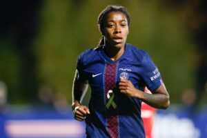 Une approche concrète de Chelsea pour Jennifer Echegini se heurte à la stratégie de verrouillage du Paris Saint-Germain