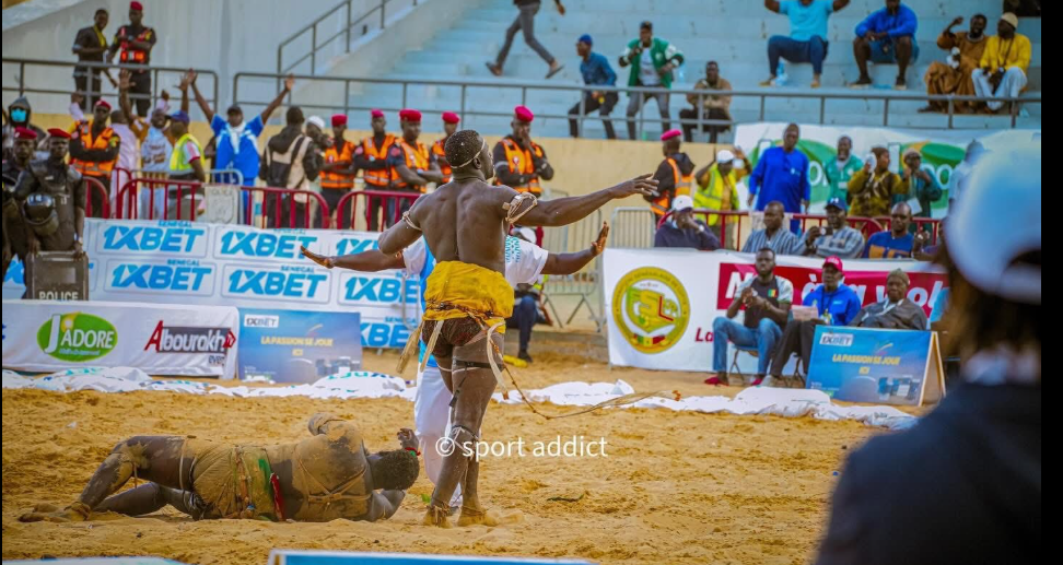 Sitôt sa vingt-et-unième victoire entérinée, Thiatou Yoff a pris la direction de l’Asie pour un combat d’un autre style