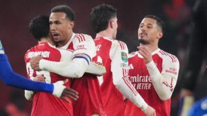 Cinq ans après leur dernier sacre, les Gunners s&rsquo;offrent une finale grâce au sang-froid d&rsquo;un ancien de Chelsea dans les arrêts de jeu