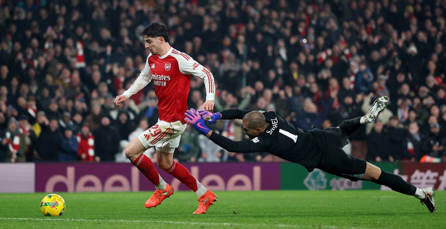 Une réalisation tardive venue du banc permet au leader de Premier League de briser sa série noire en demi-finales