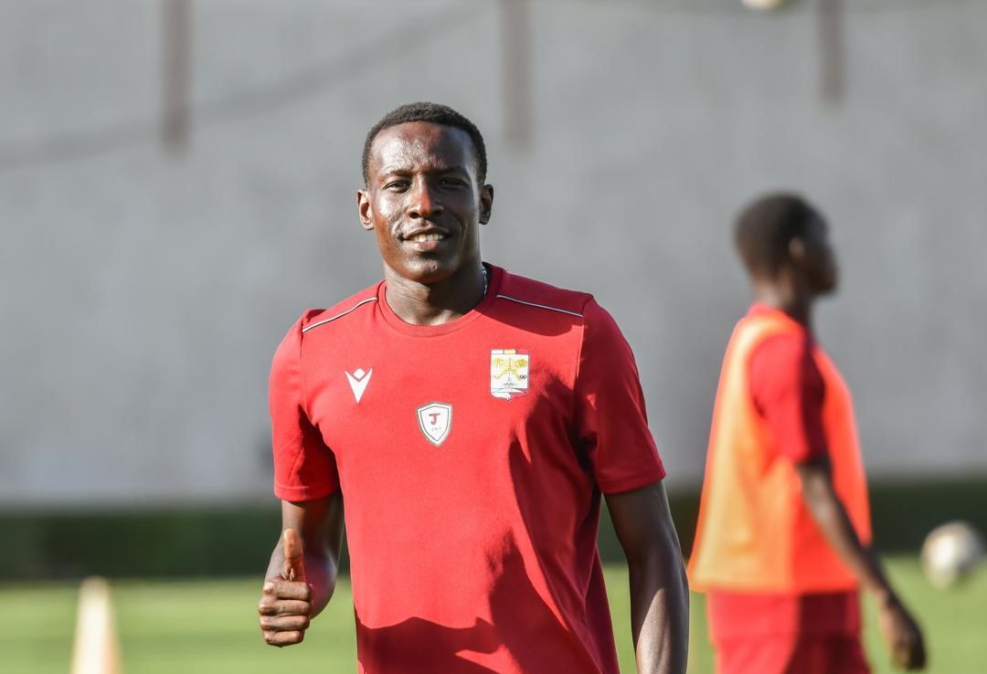 Malgré une arrivée quasi actée à Guédiawaye, le latéral de Teungueth FC opère une volte-face pour rallier la Médina