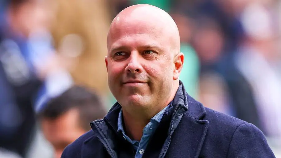 Loin du pragmatisme habituel du haut niveau, Arne Slot identifie l&rsquo;accomplissement qu&rsquo;il juge supérieur à la simple récolte de trophées