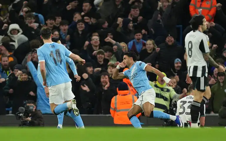 Trois buts en une mi-temps permettent à Manchester City de sceller le sort de Newcastle et de rejoindre son rival londonien en finale