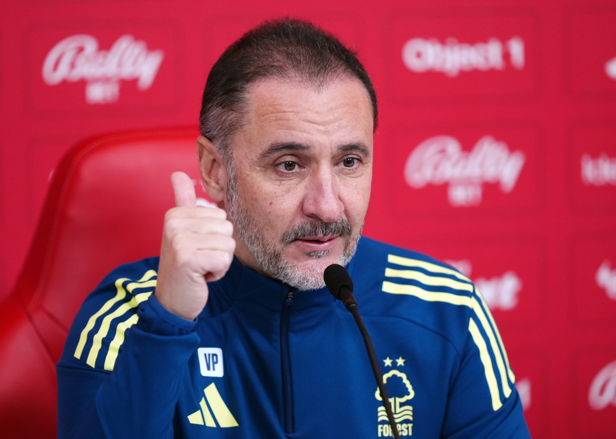 Vitor Pereira at a press conference