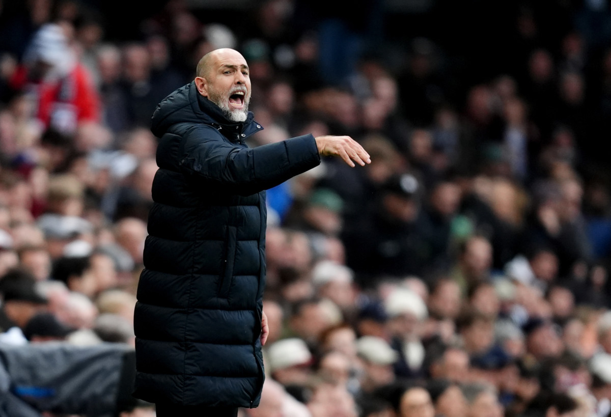 Igor Tudor shouts instructions to his Tottenham team during the defeat to Fulham